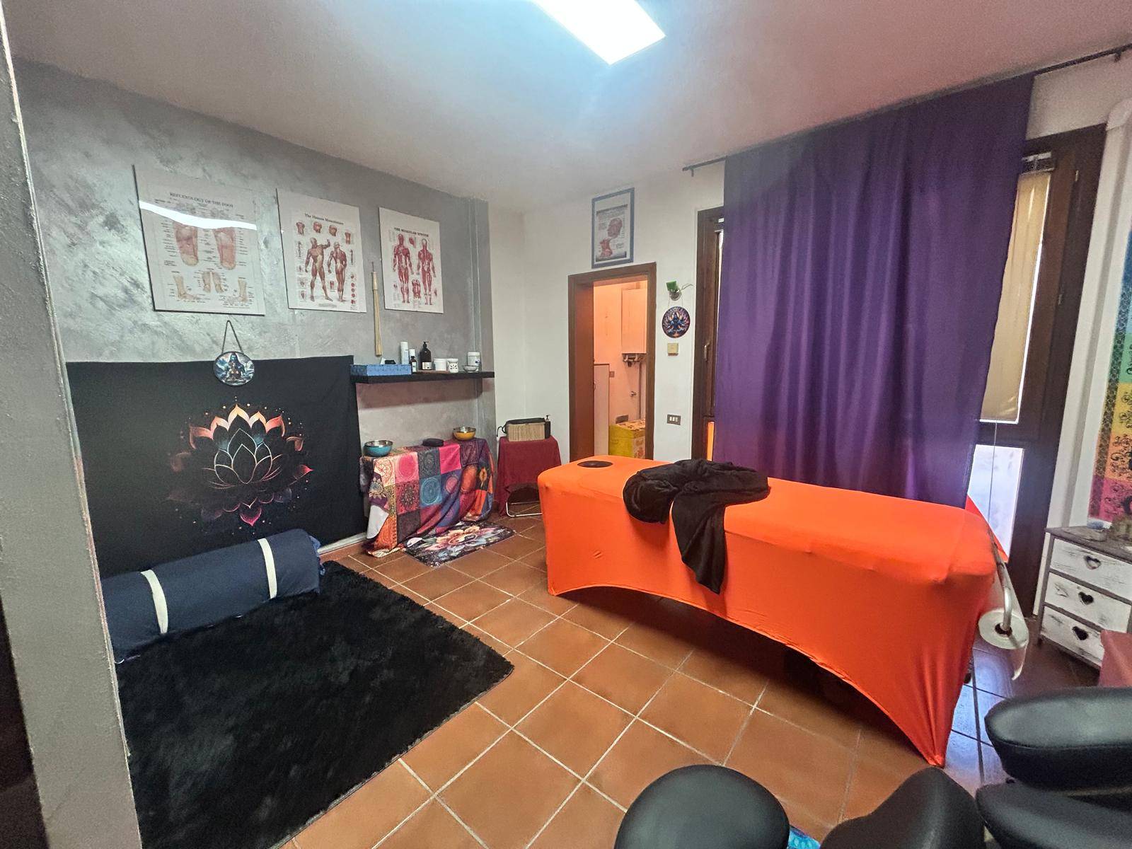 Locale commerciale in affitto a Rovigo, Centro