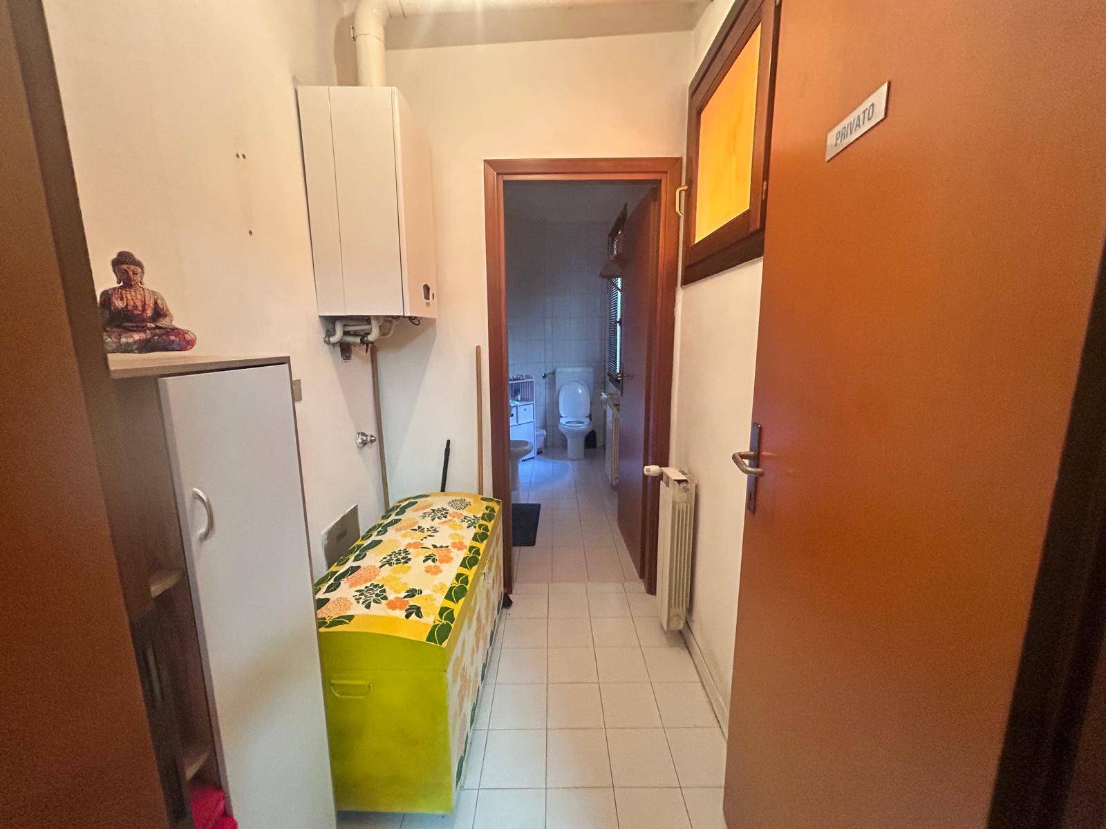 Locale commerciale in affitto a Rovigo, Centro