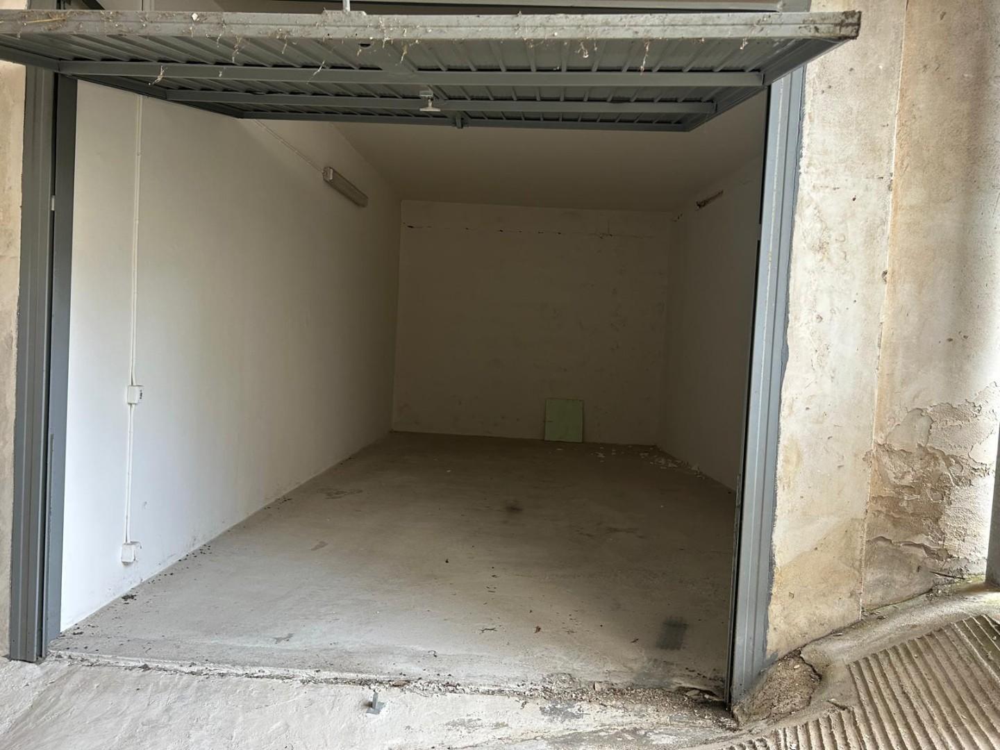 Box/Garage 26mq in vendita a Lecce