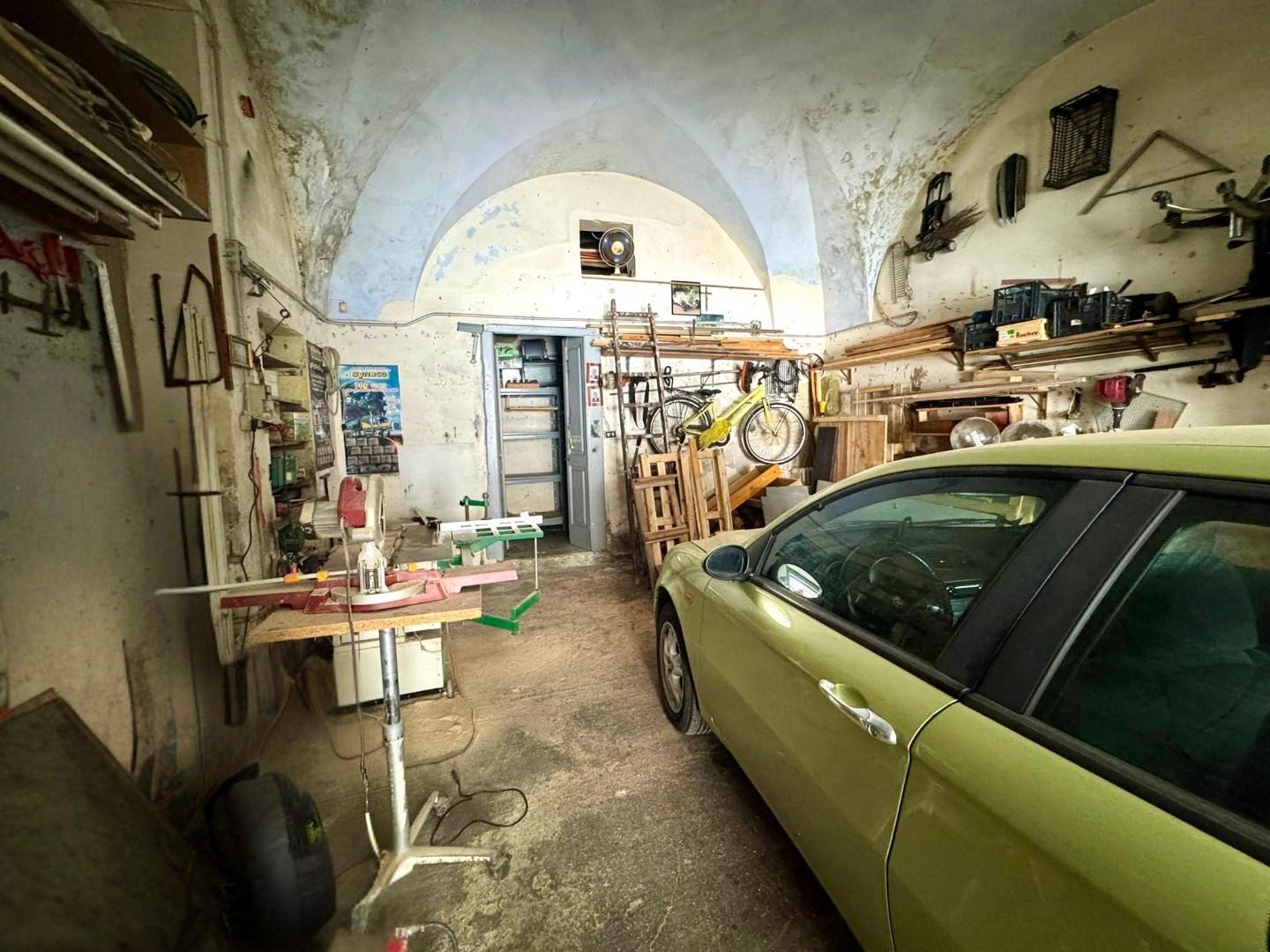 Box/Garage 84mq in vendita a Lecce