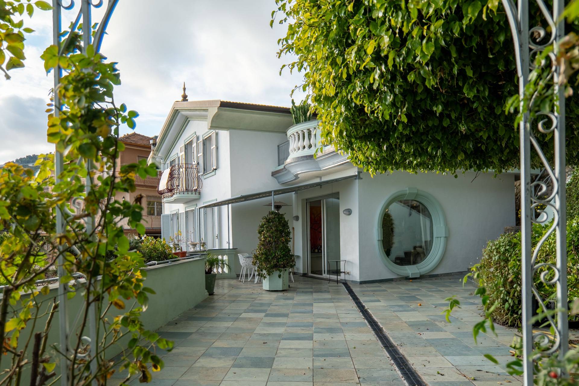 Villa in vendita a Bordighera