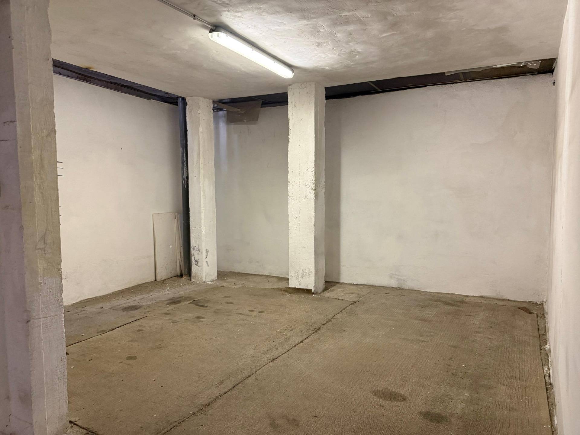 Garage in vendita a Finale Ligure