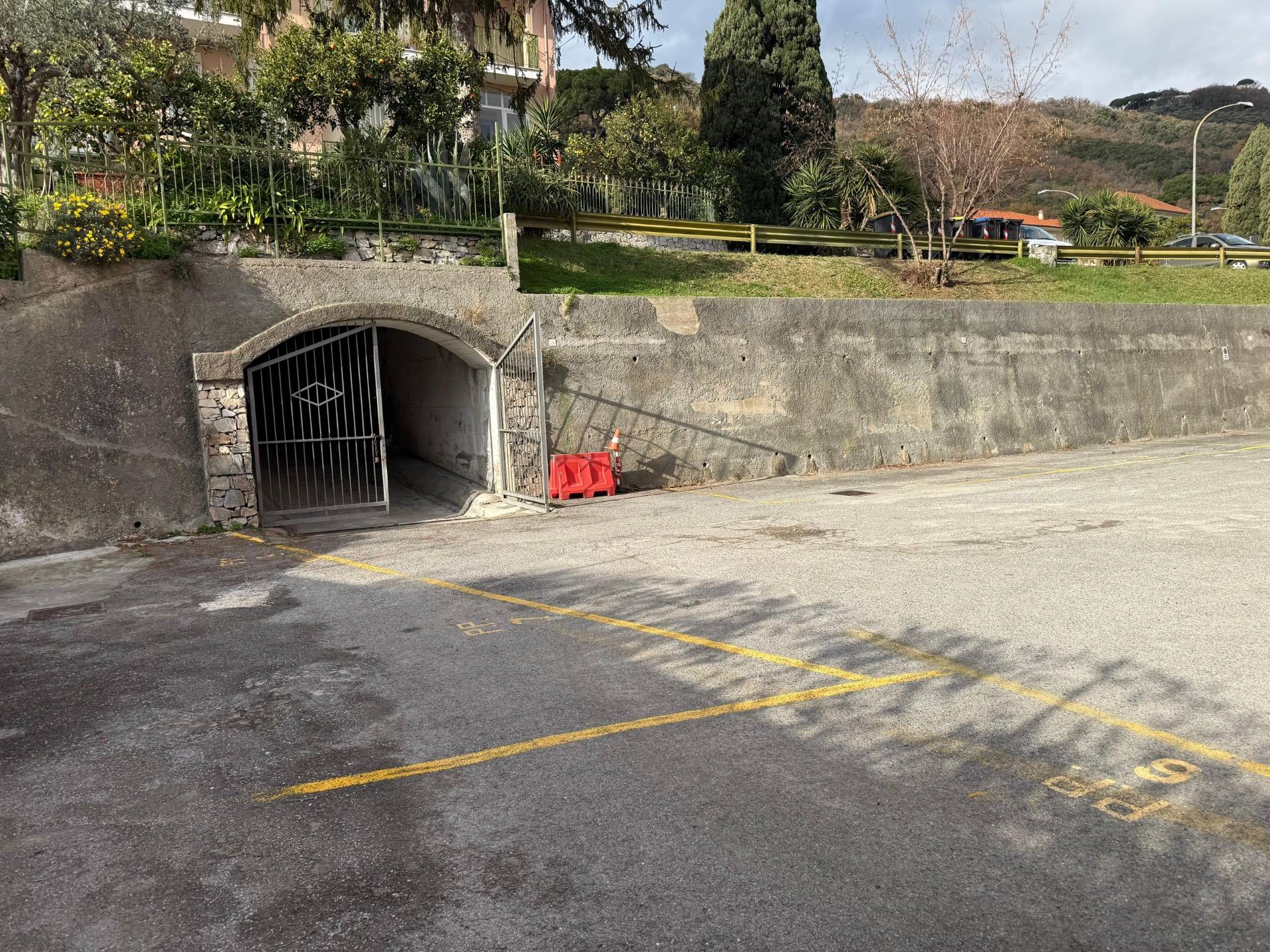 Garage in vendita a Finale Ligure