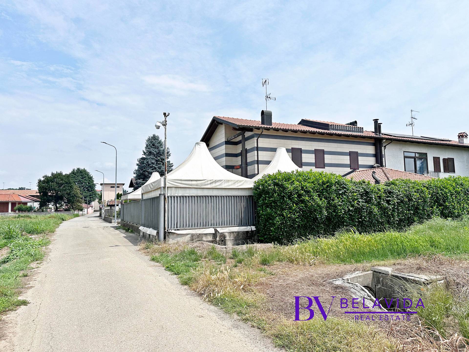 Villa in vendita a Fara Novarese