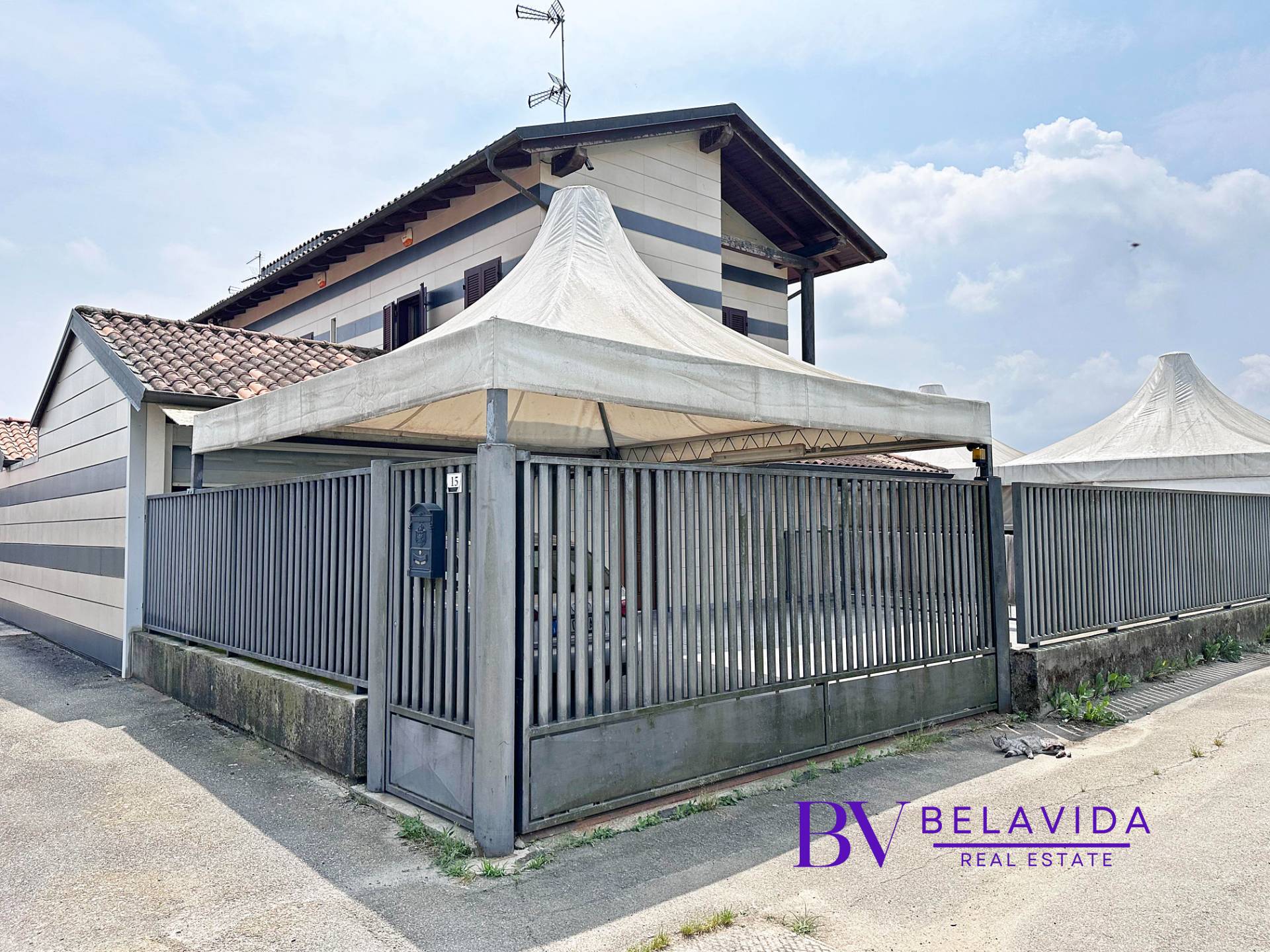 Villa in vendita a Fara Novarese