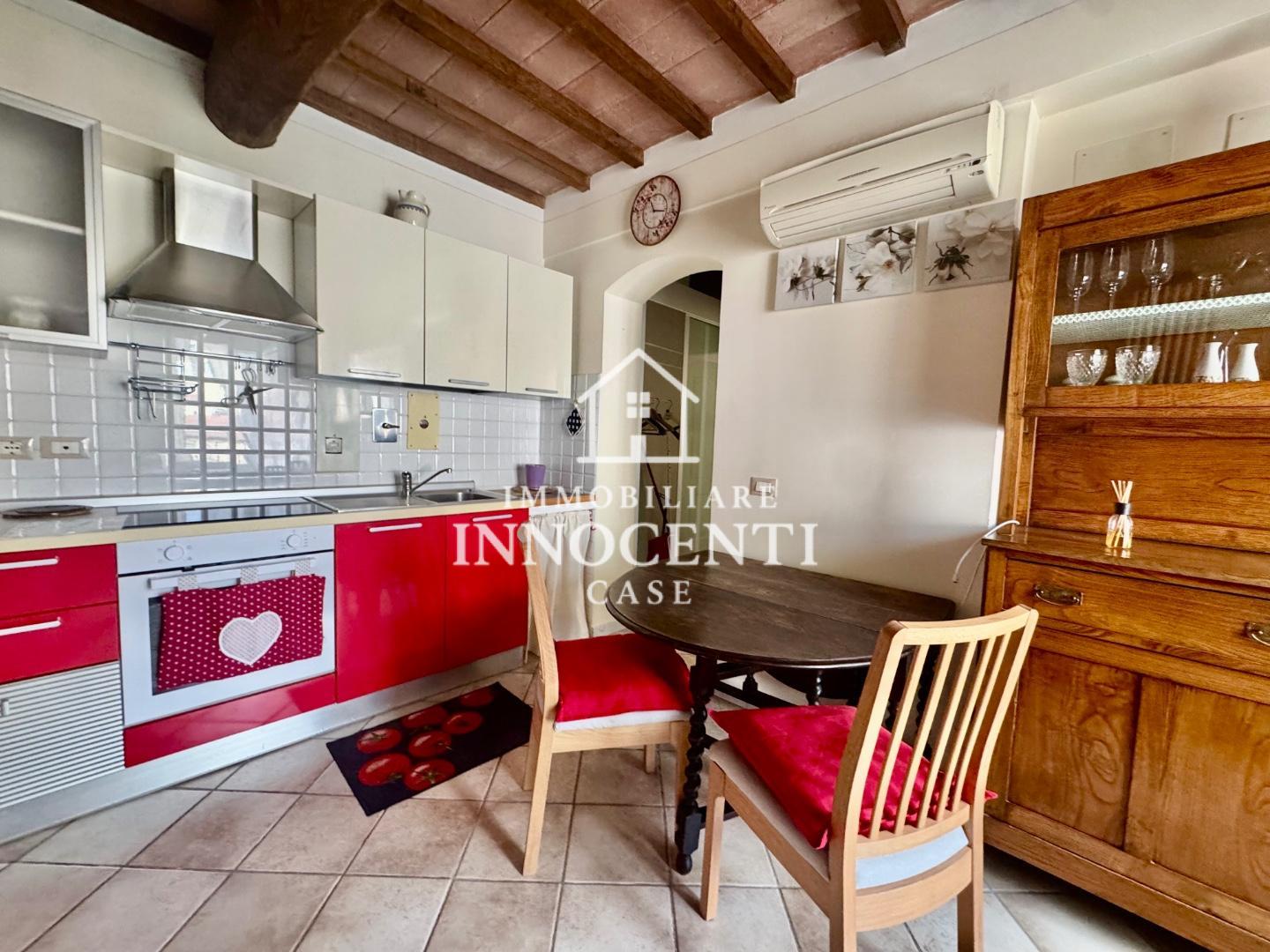 Bilocale arredato in affitto, Massa centro storico