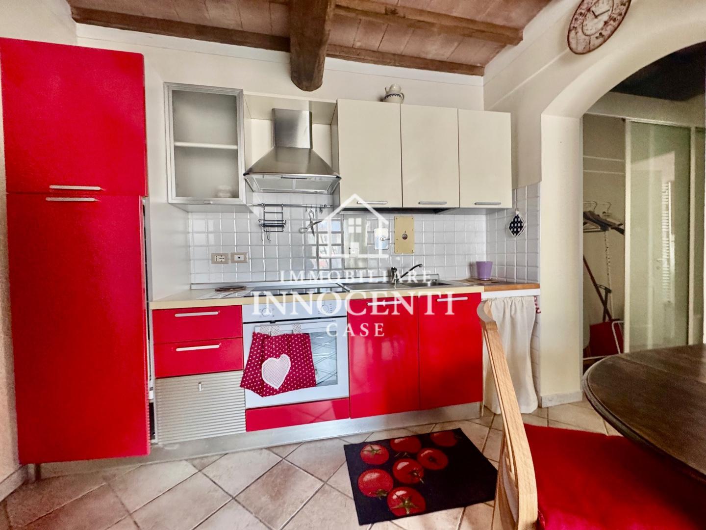 Bilocale arredato in affitto, Massa centro storico