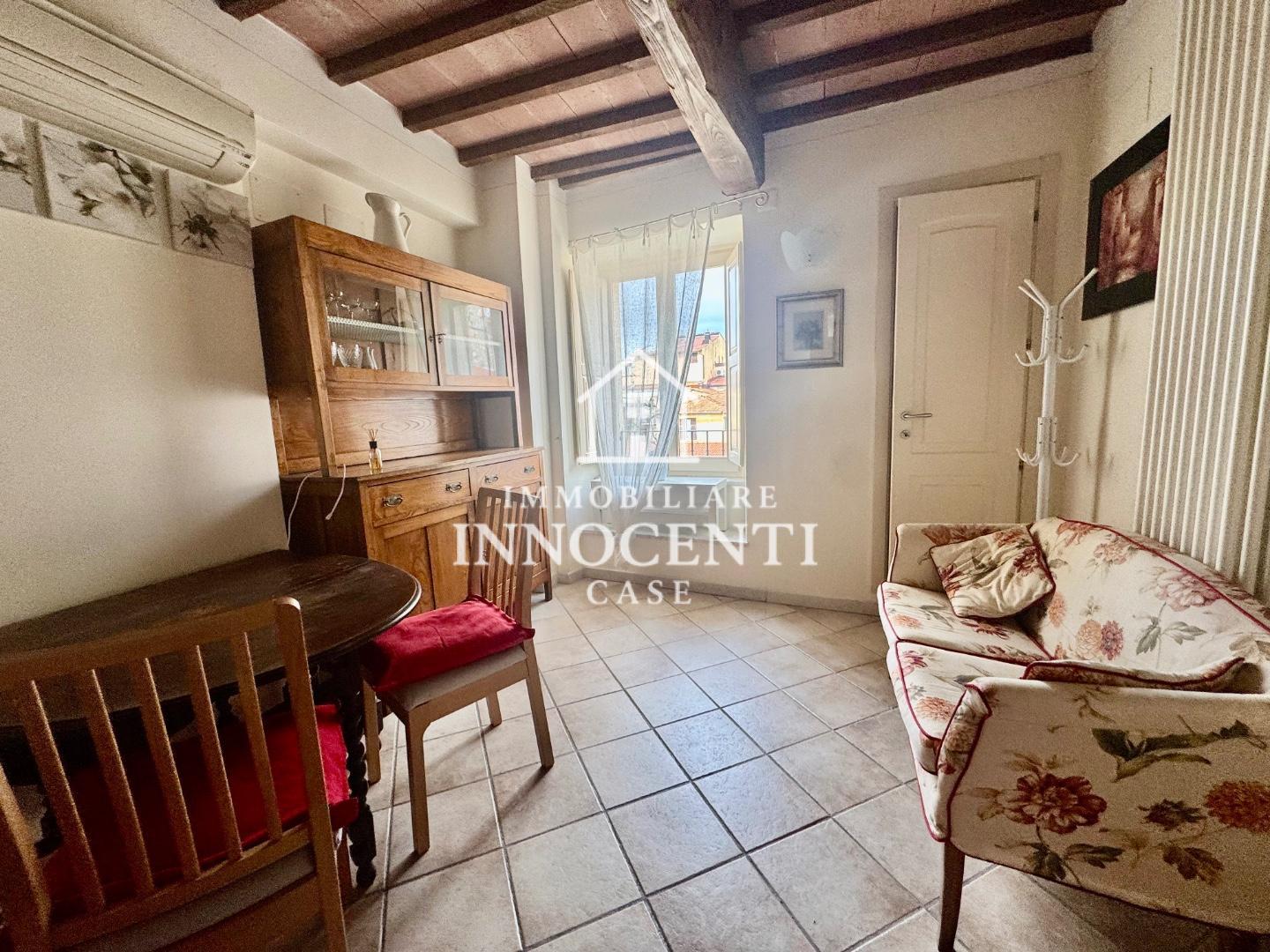 Bilocale arredato in affitto, Massa centro storico