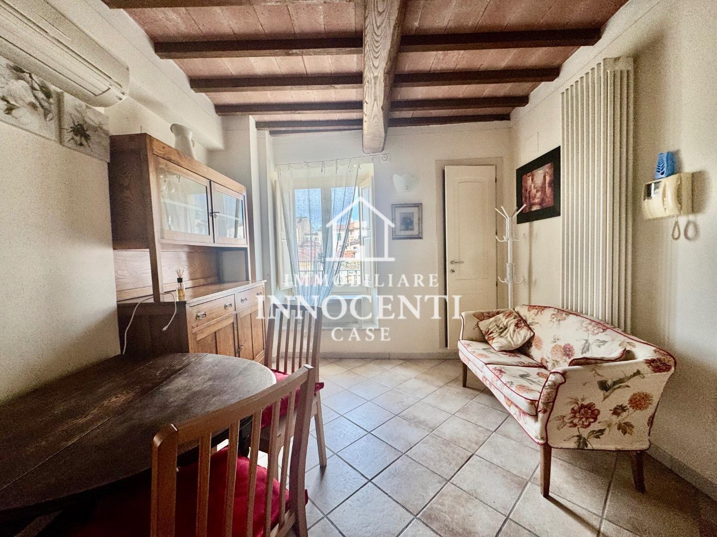 Bilocale arredato in affitto, Massa centro storico