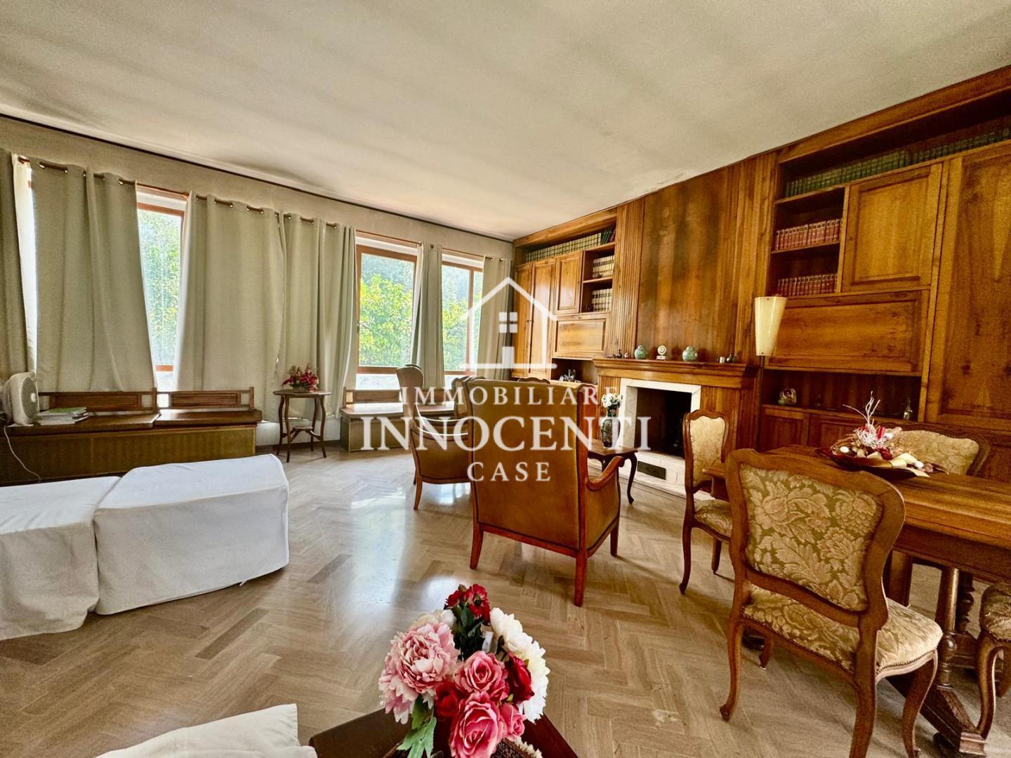 Villa Bifamiliare con giardino, Massa remola