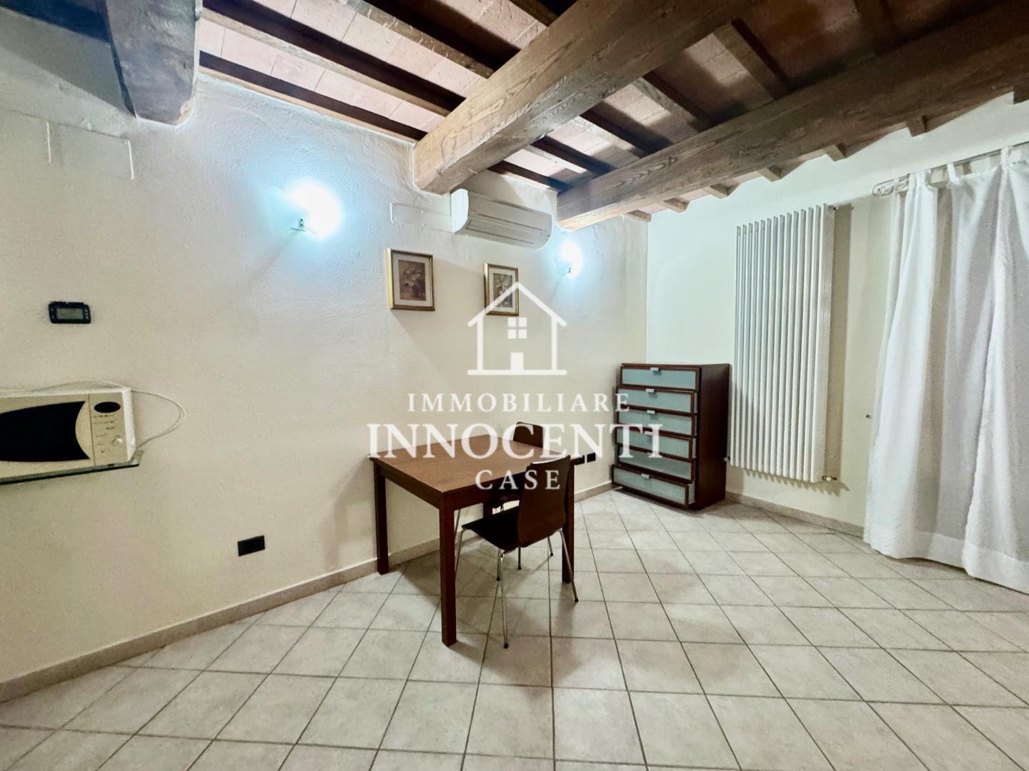 Monolocale arredato in affitto, Massa centro storico