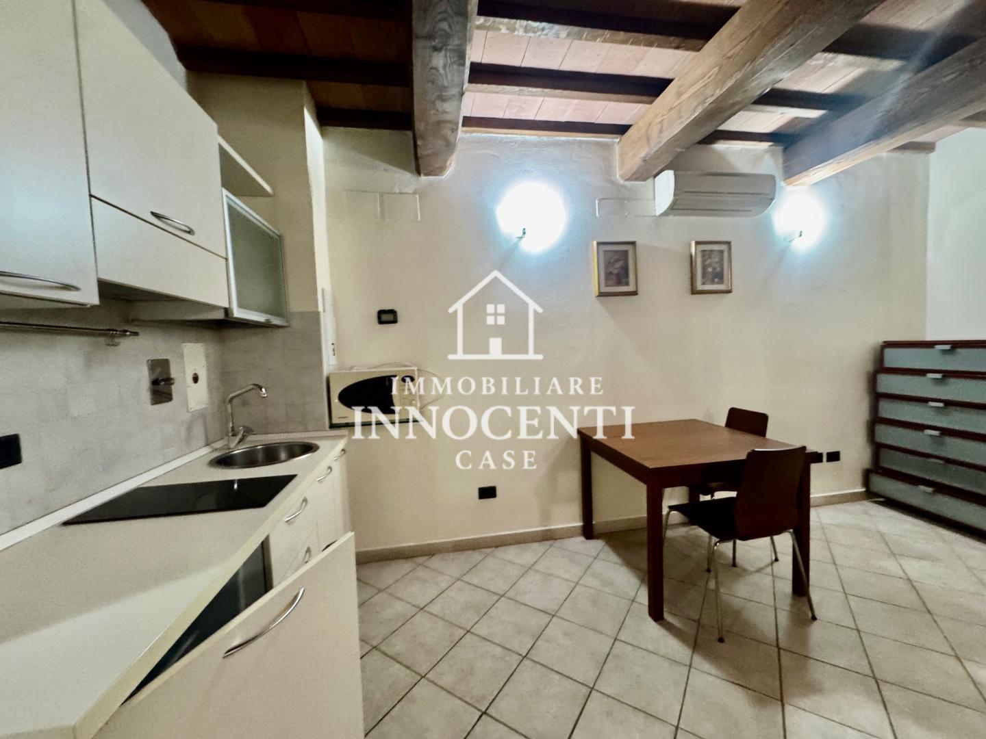 Monolocale arredato in affitto, Massa centro storico