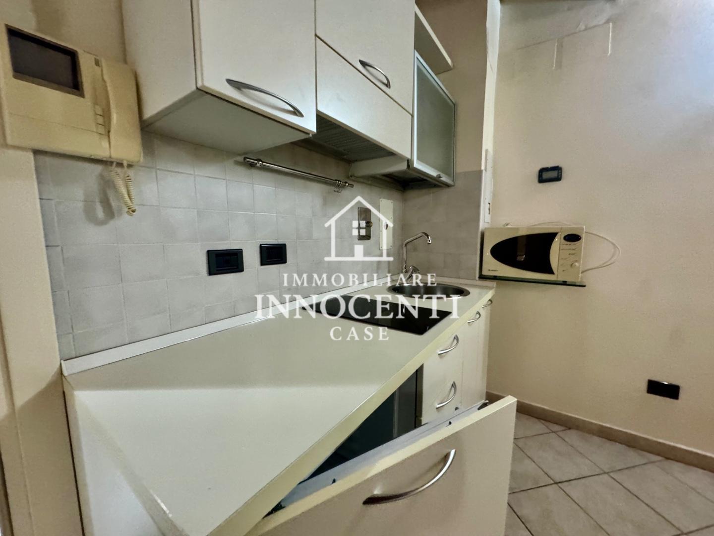 Monolocale arredato in affitto, Massa centro storico