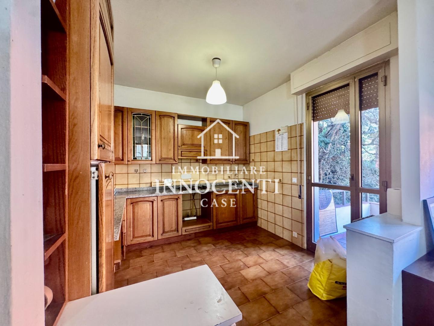 Villa Bifamiliare con giardino a Montignoso