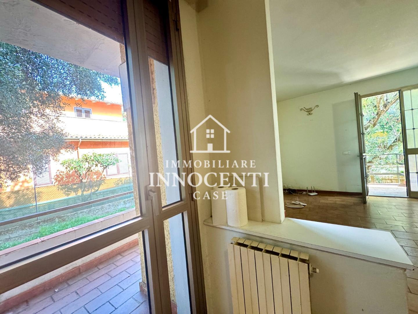 Villa Bifamiliare con giardino a Montignoso