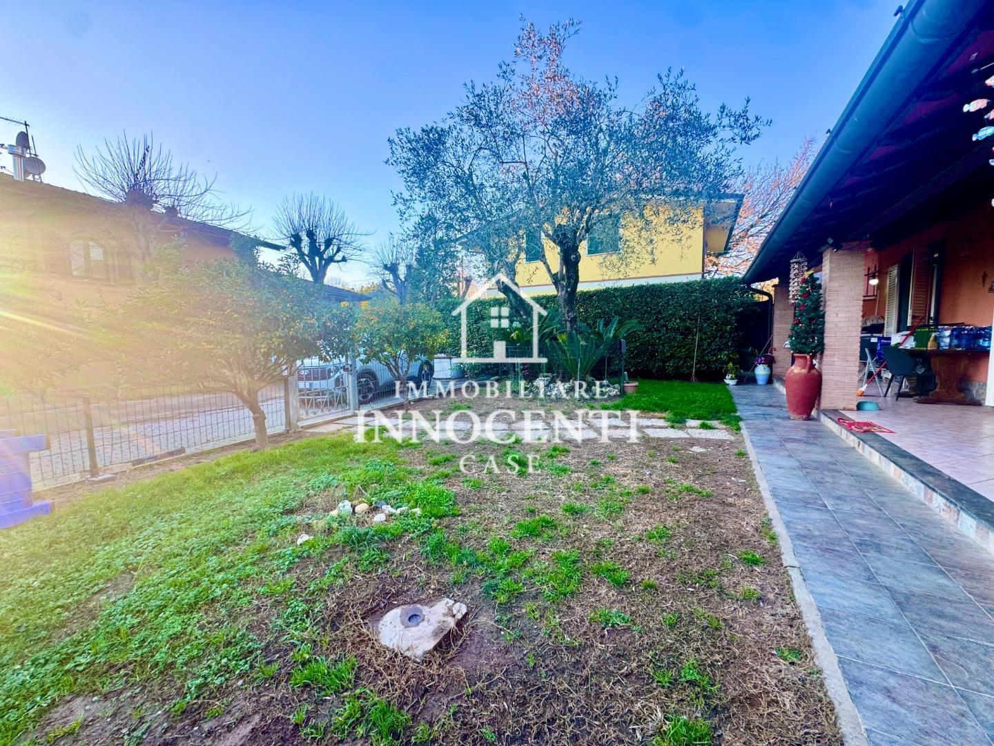 Villa Bifamiliare in vendita, Massa poveromo