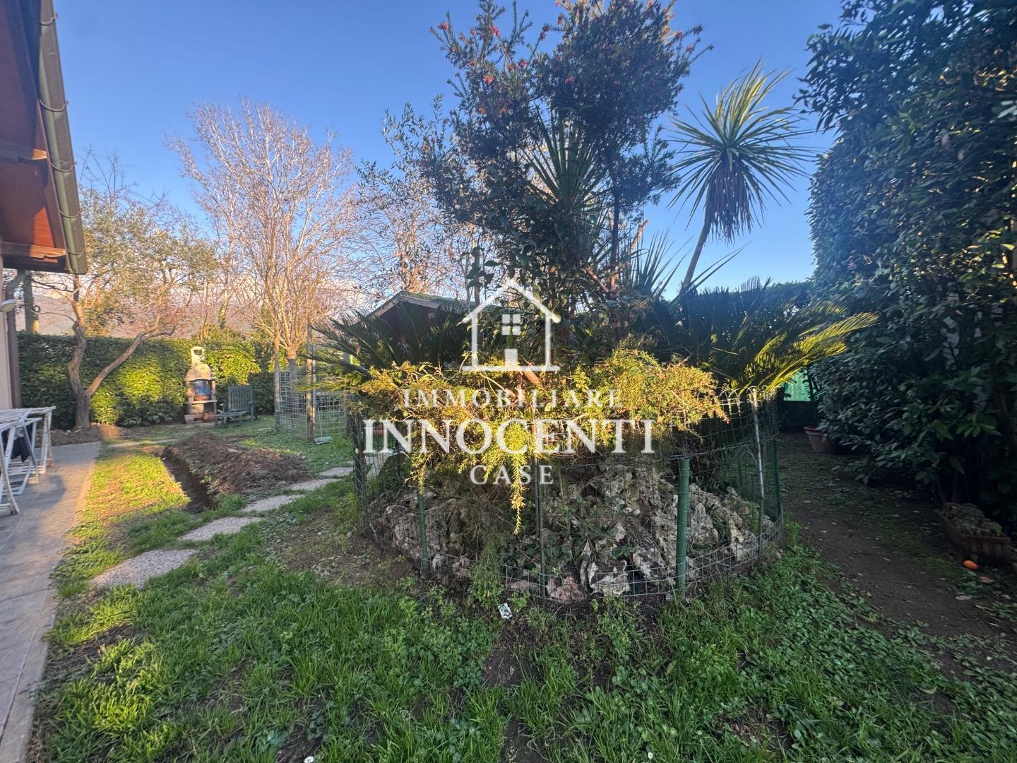 Villa Bifamiliare in vendita, Massa poveromo