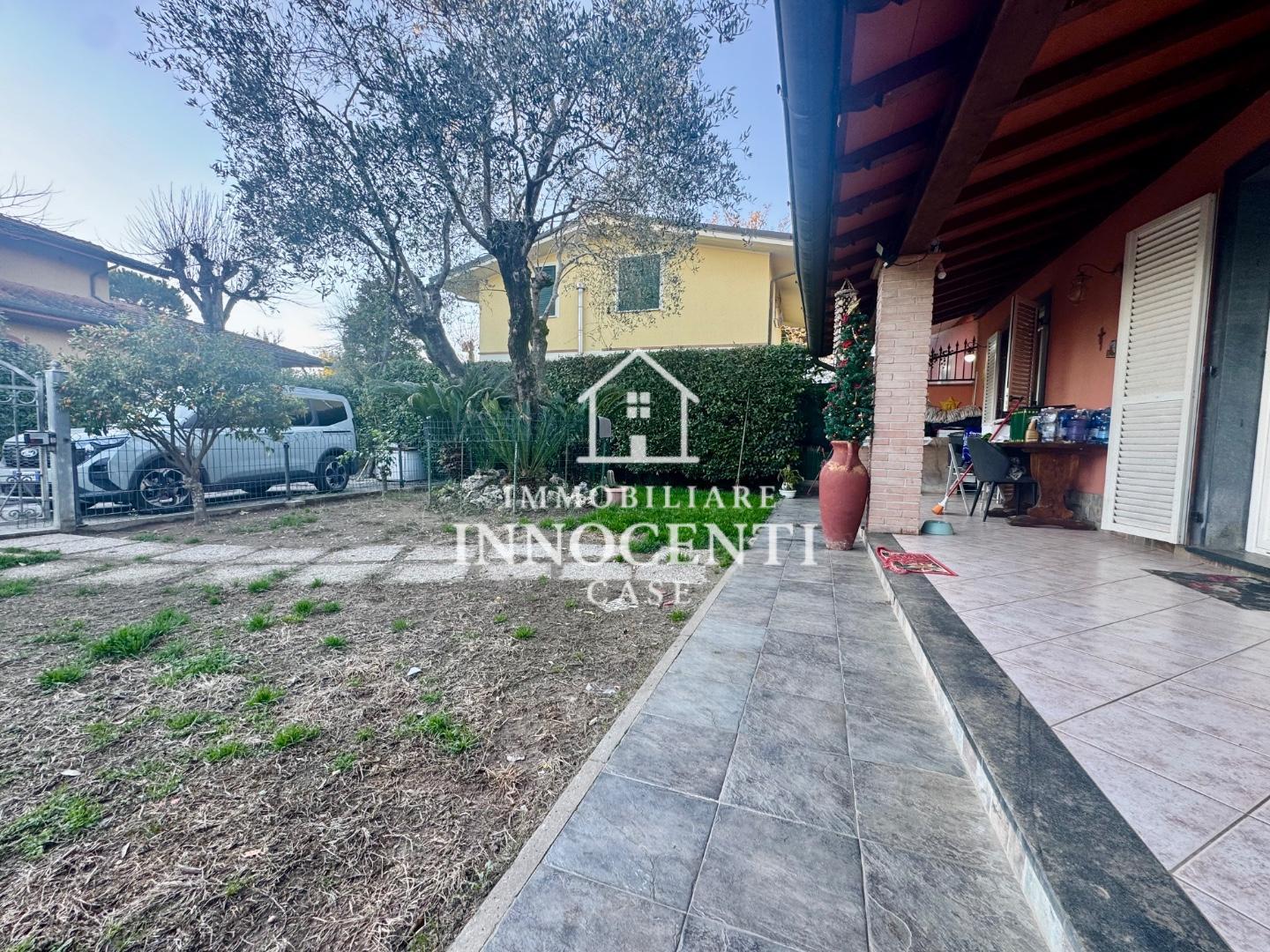 Villa Bifamiliare in vendita, Massa poveromo