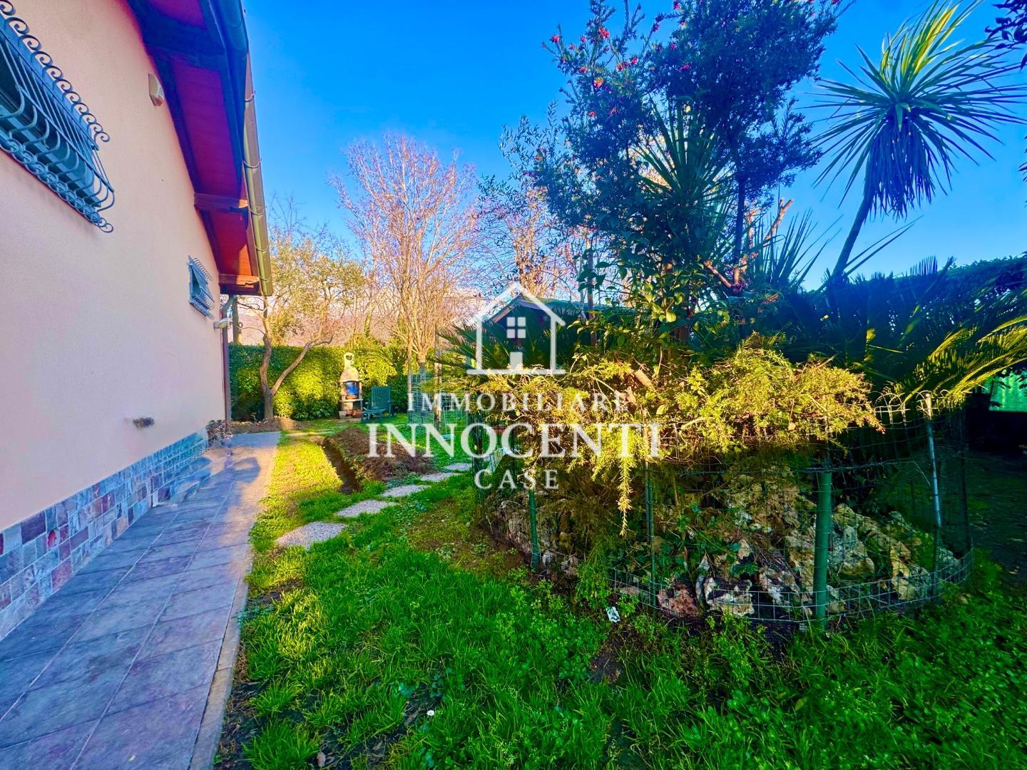 Villa Bifamiliare in vendita, Massa poveromo