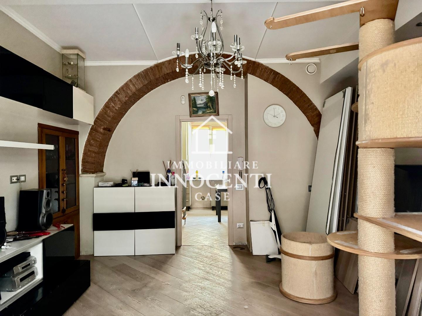 Villa con giardino, Massa centro