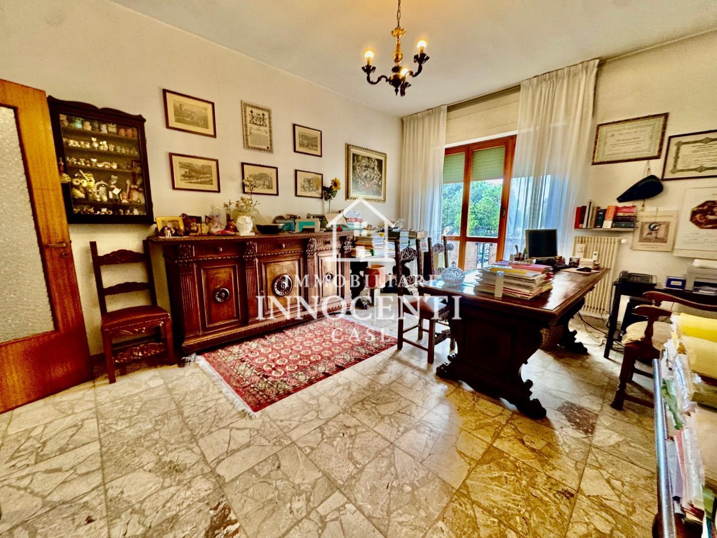 Ufficio in affitto a Massa