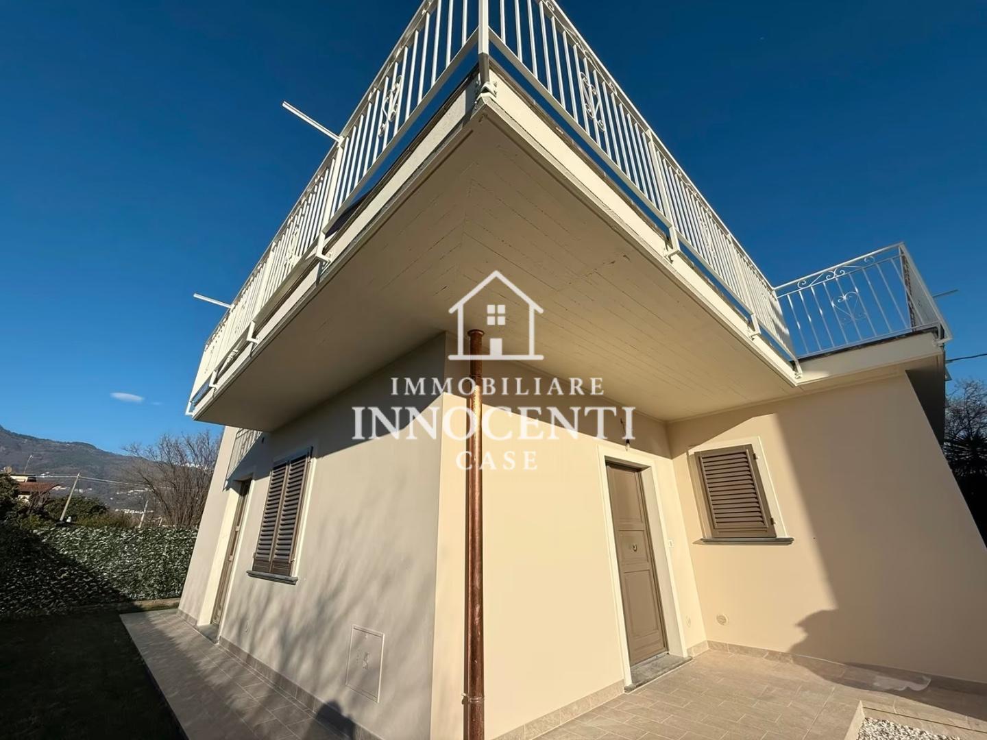 Villa con giardino a Massa