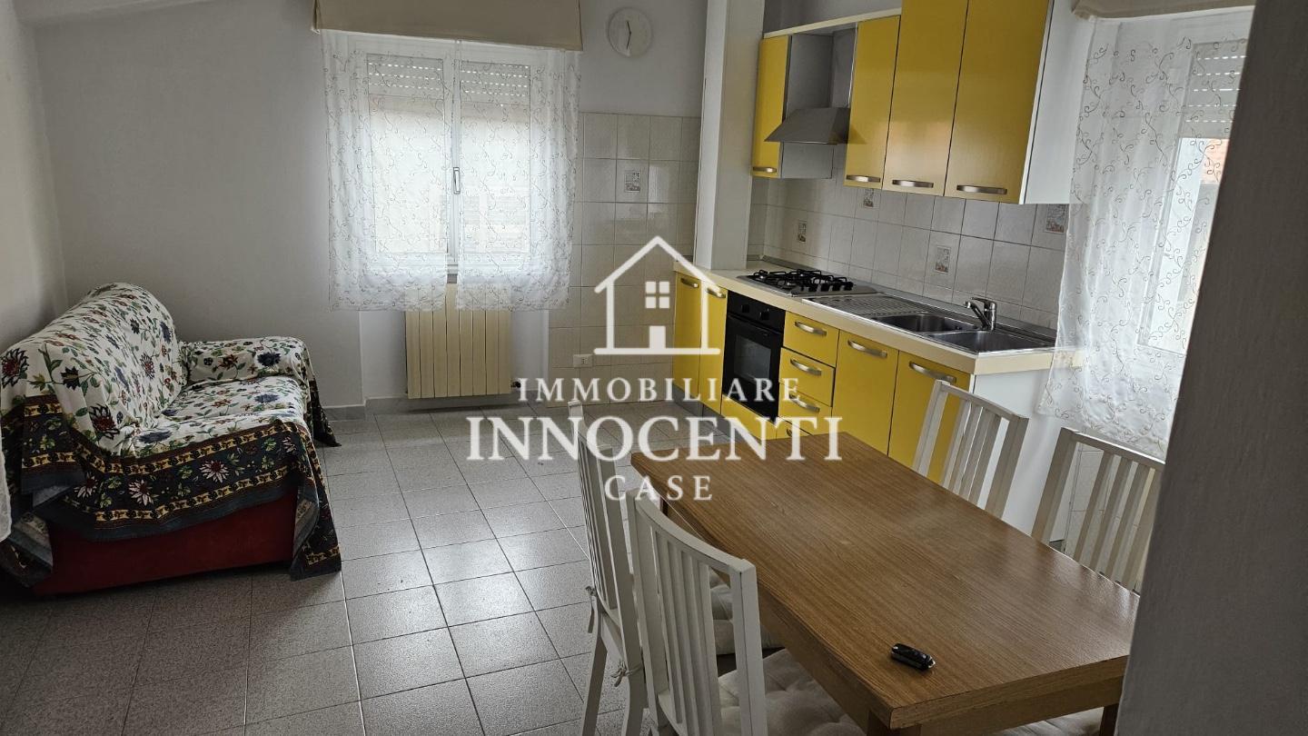 Trilocale arredato in affitto a Massa