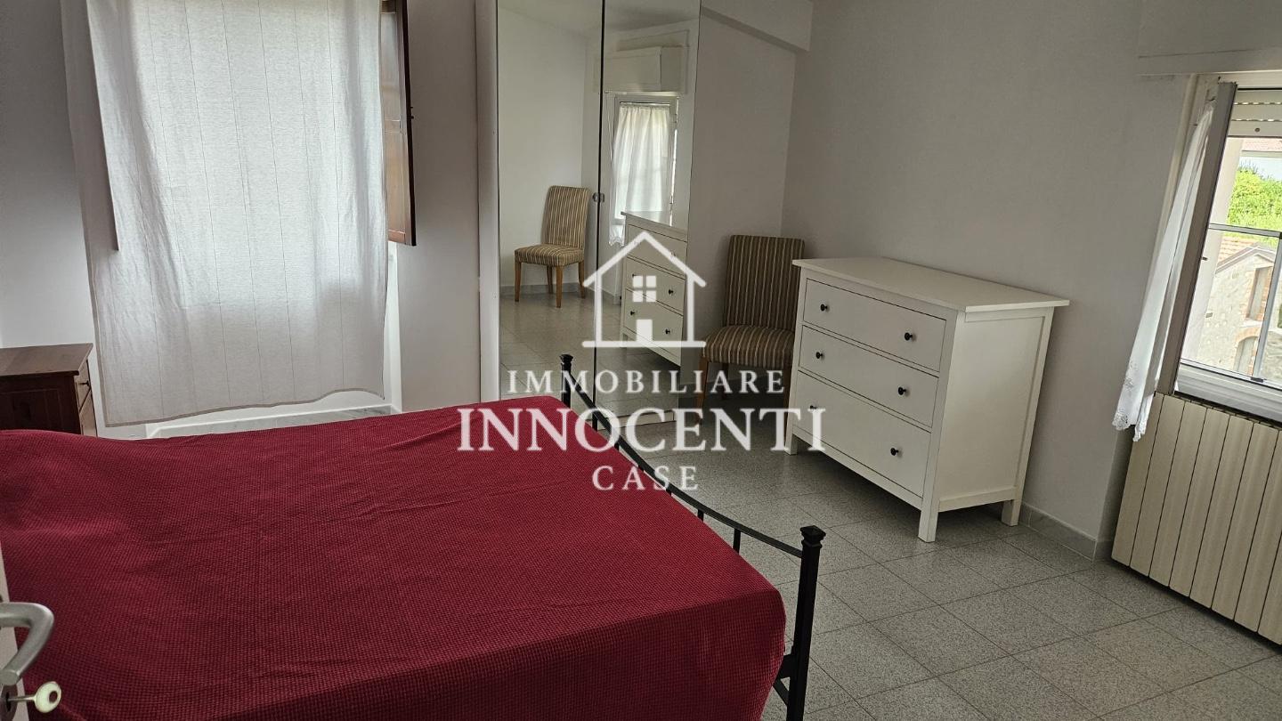 Trilocale arredato in affitto a Massa