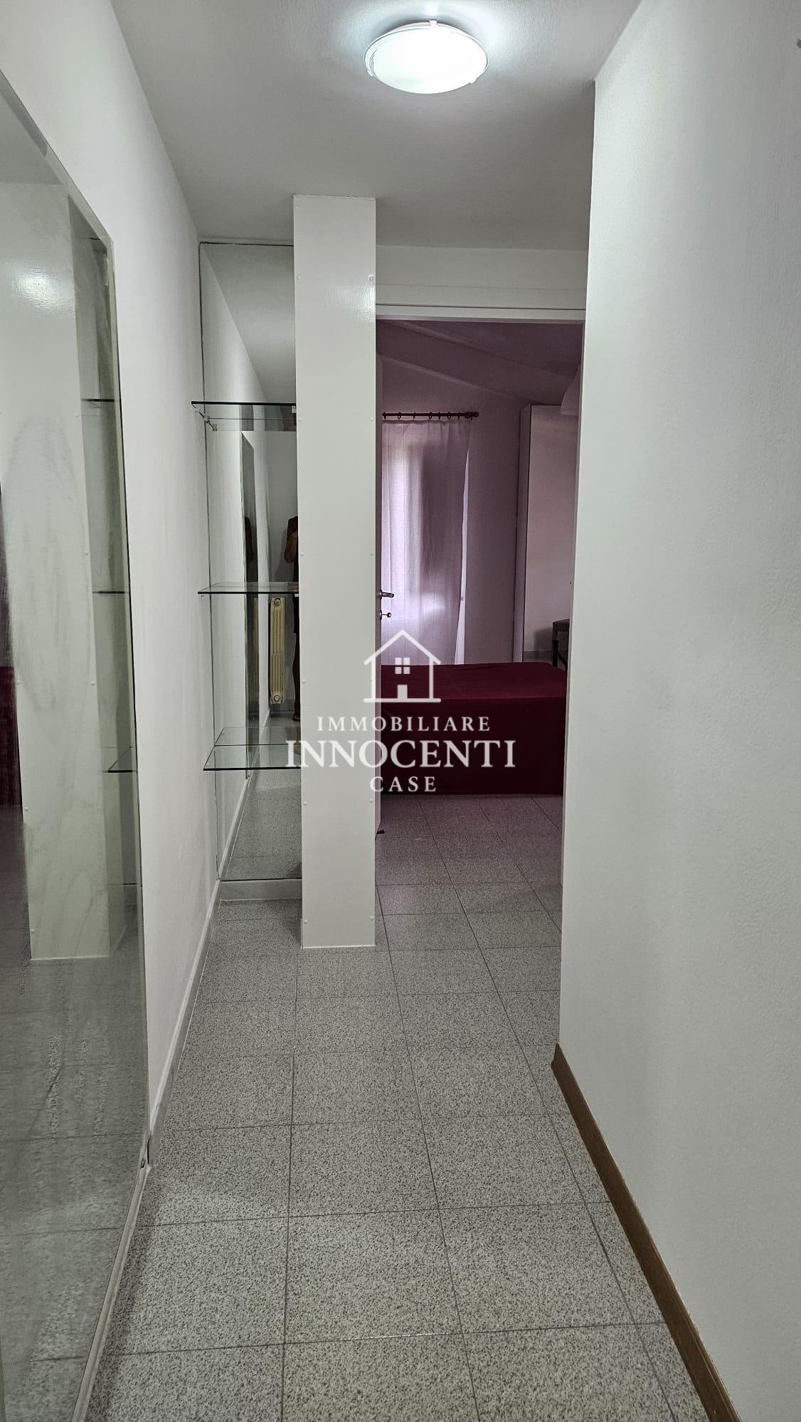 Trilocale arredato in affitto a Massa