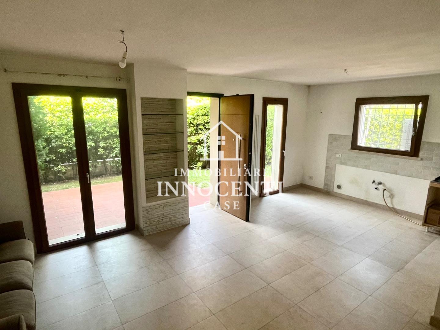 Villa con giardino, Montignoso cervaiolo