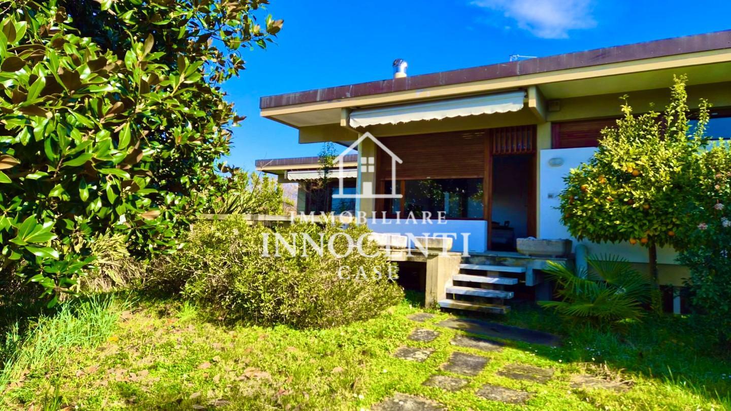 Villa con giardino a Pietrasanta