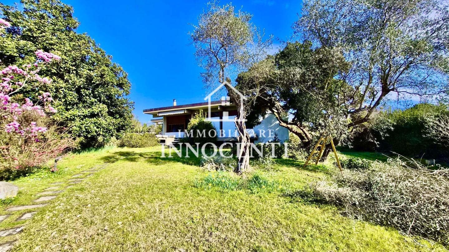 Villa con giardino a Pietrasanta