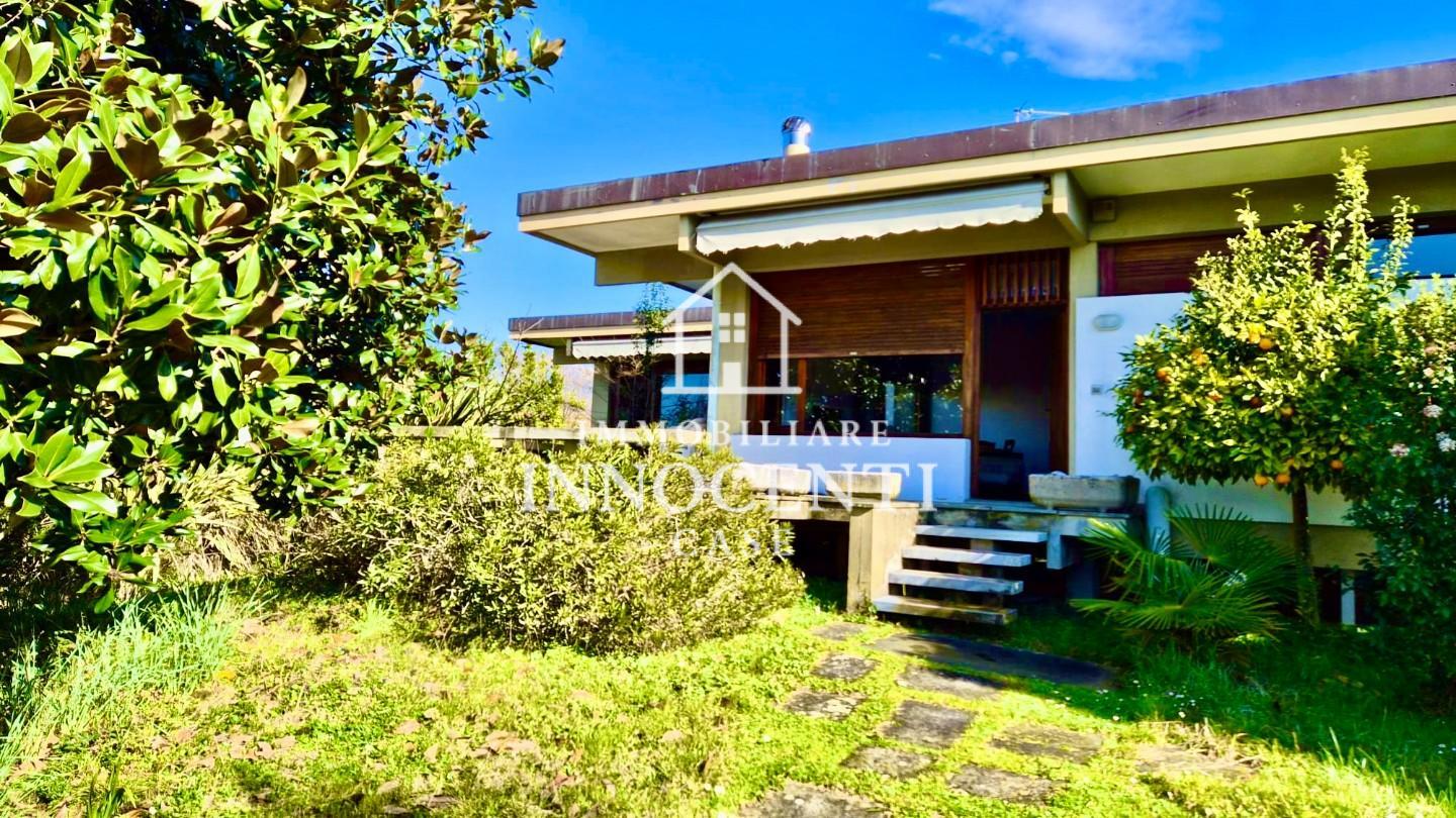 Villa con giardino a Pietrasanta