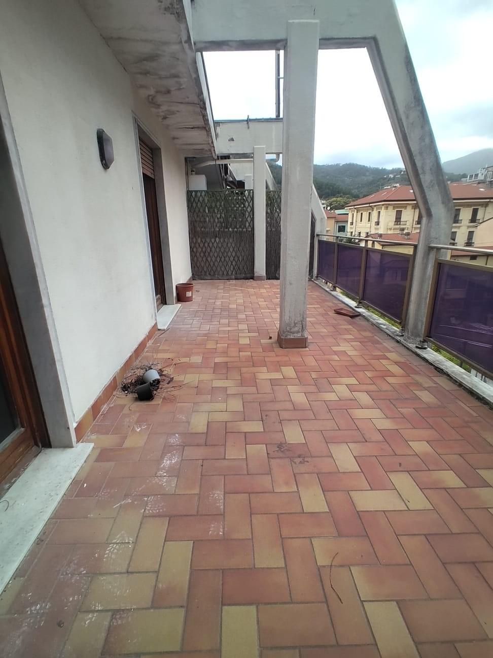 Quadrilocale con terrazzo a Carrara