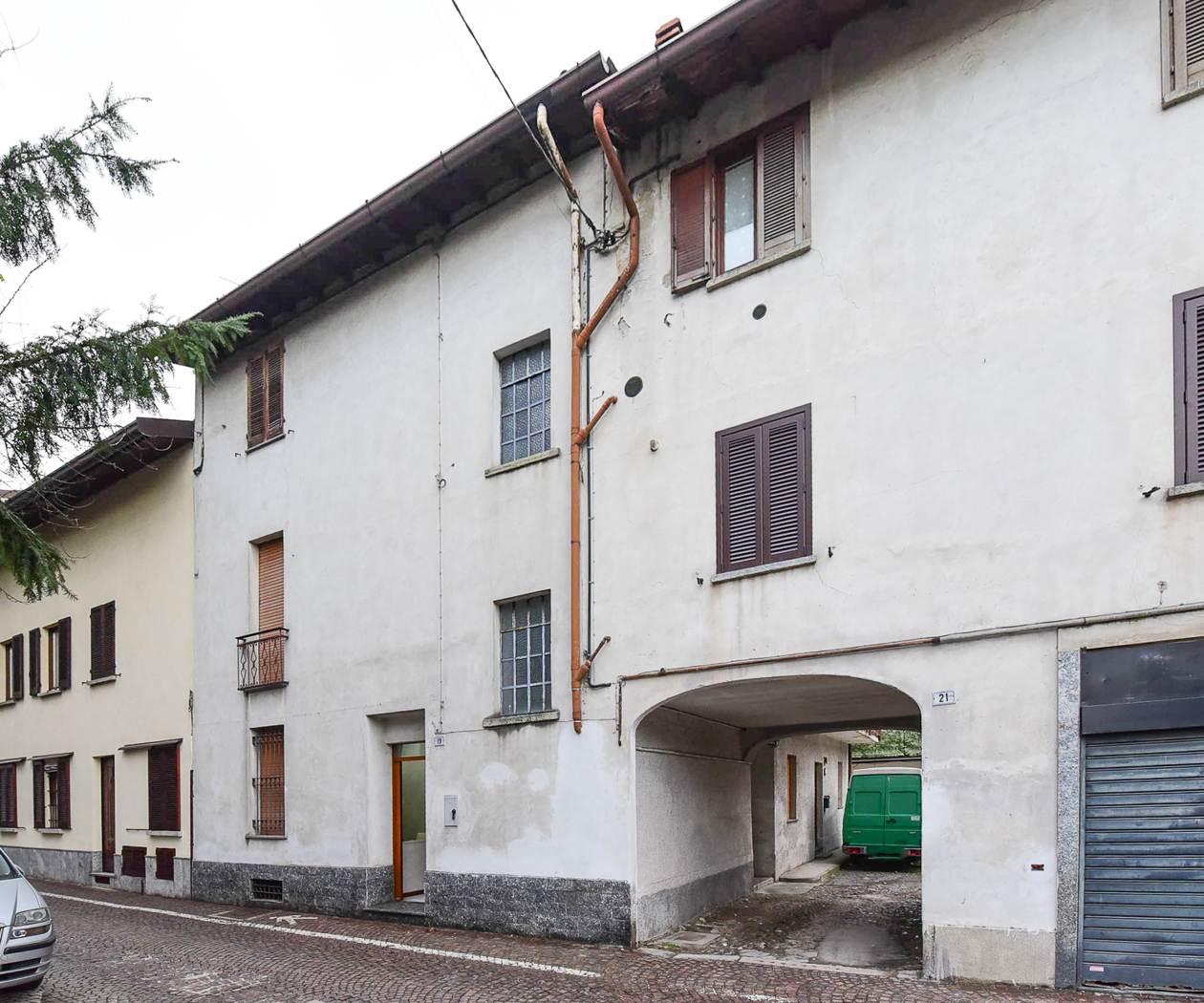 Trilocale ristrutturato a Carugo