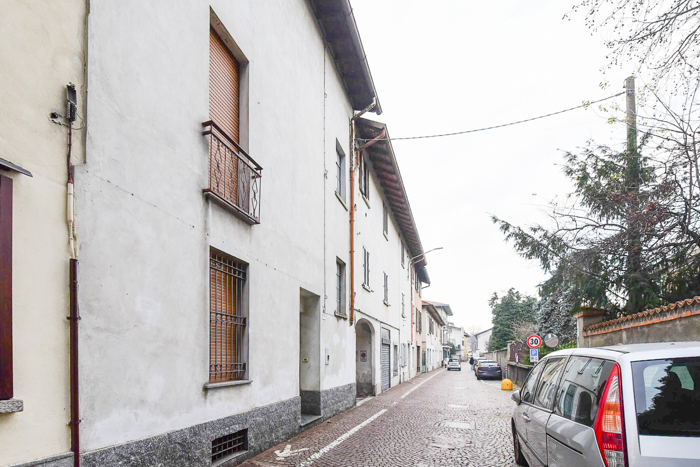 Trilocale ristrutturato a Carugo