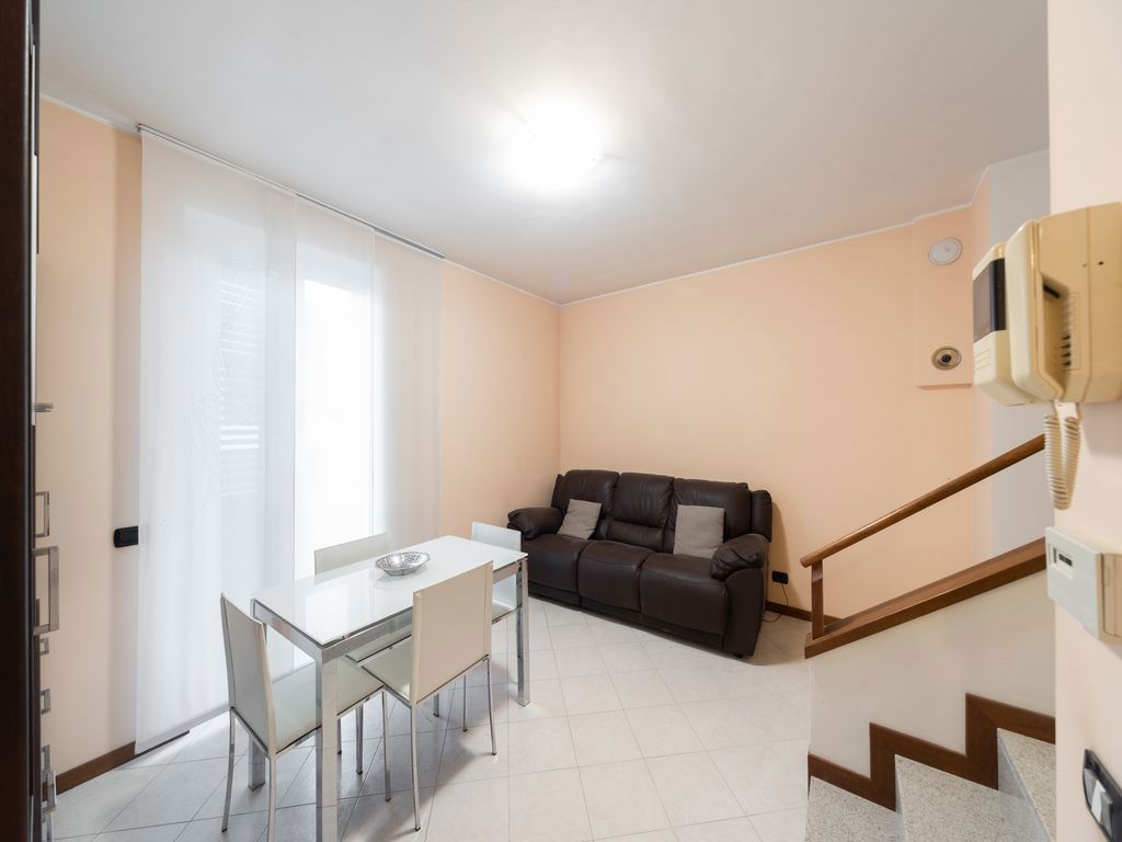 Trilocale ristrutturato a Costa Masnaga