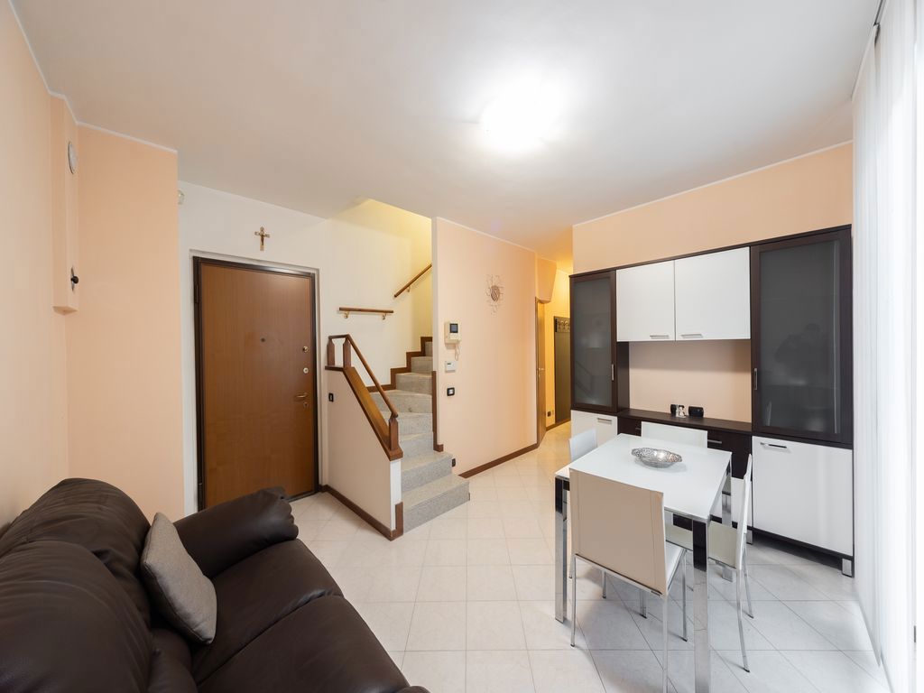 Trilocale ristrutturato a Costa Masnaga