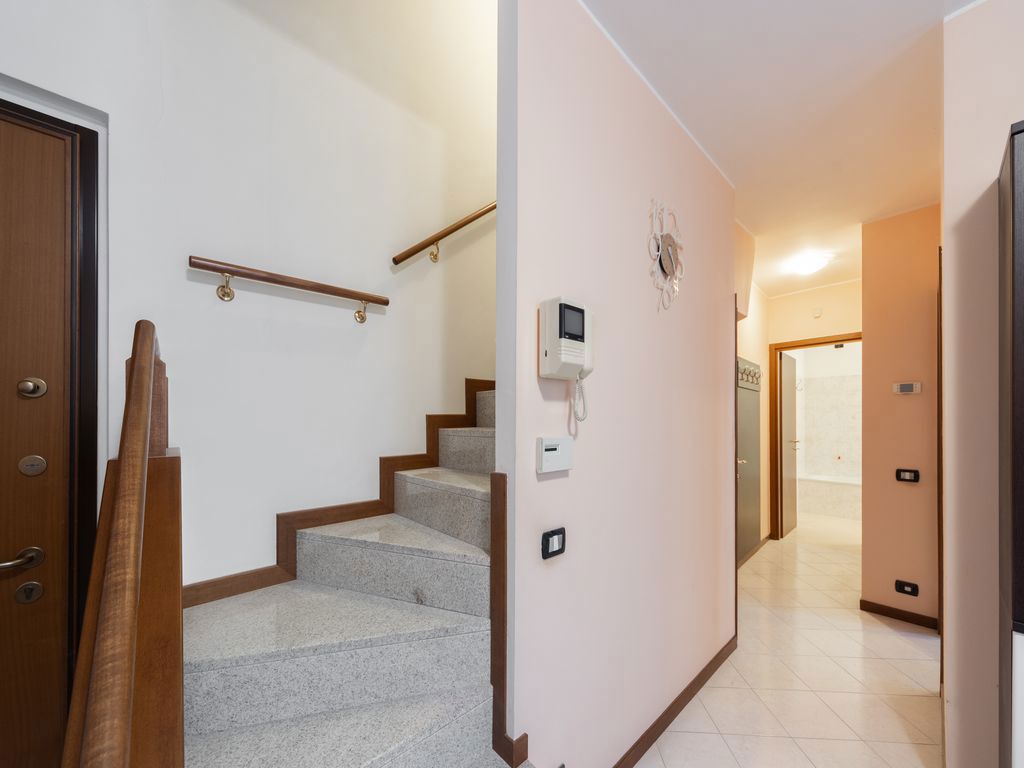 Trilocale ristrutturato a Costa Masnaga