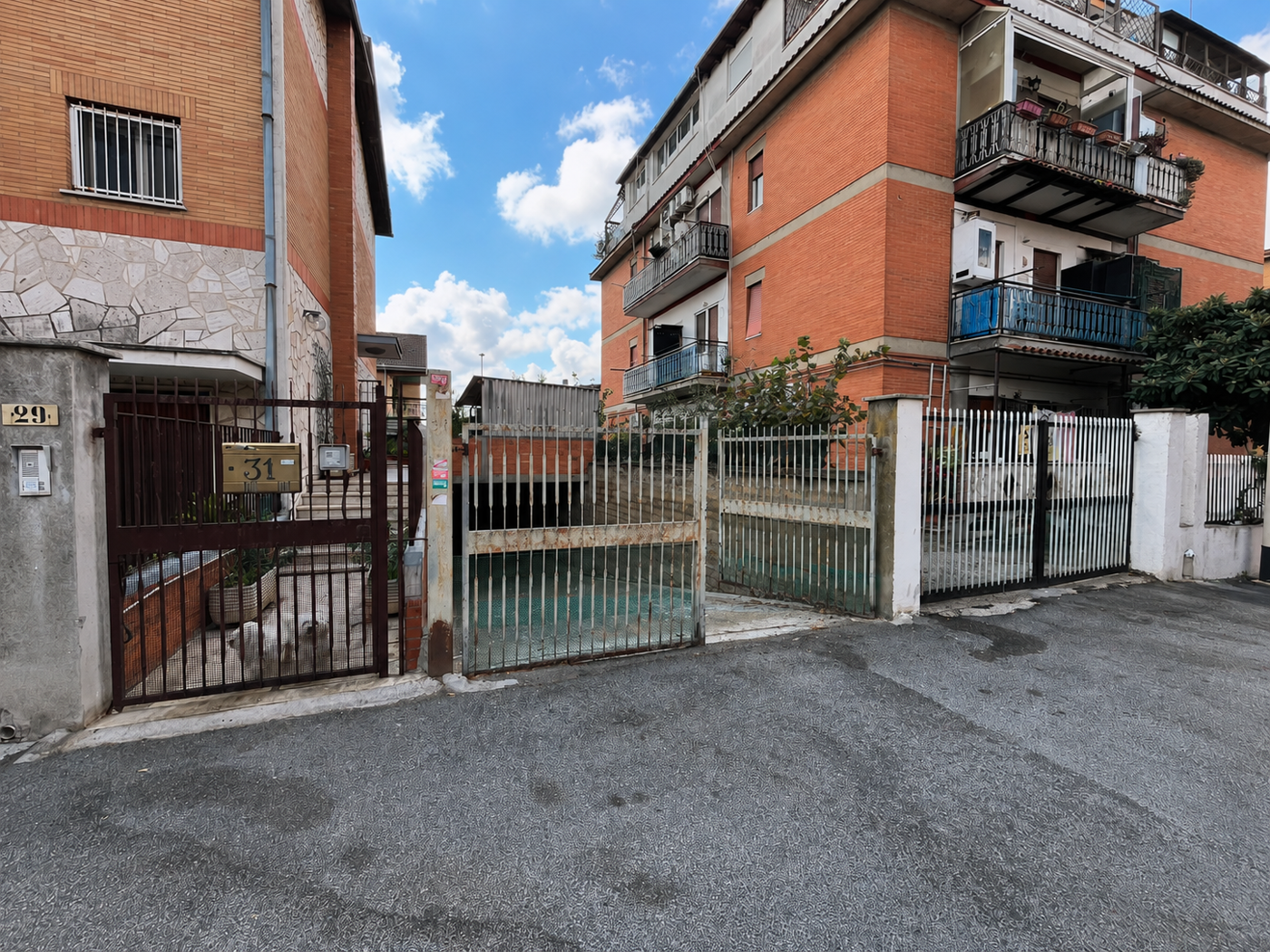 Box/Garage 91mq in vendita a Roma
