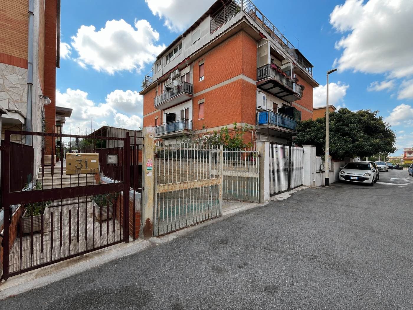 Box/Garage 91mq in vendita a Roma