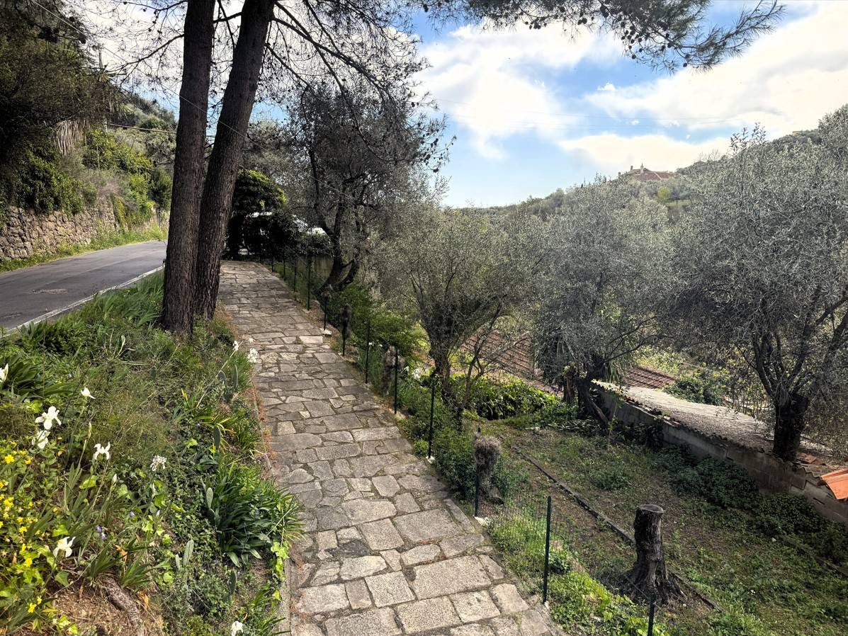 Villa in vendita a Diano San Pietro