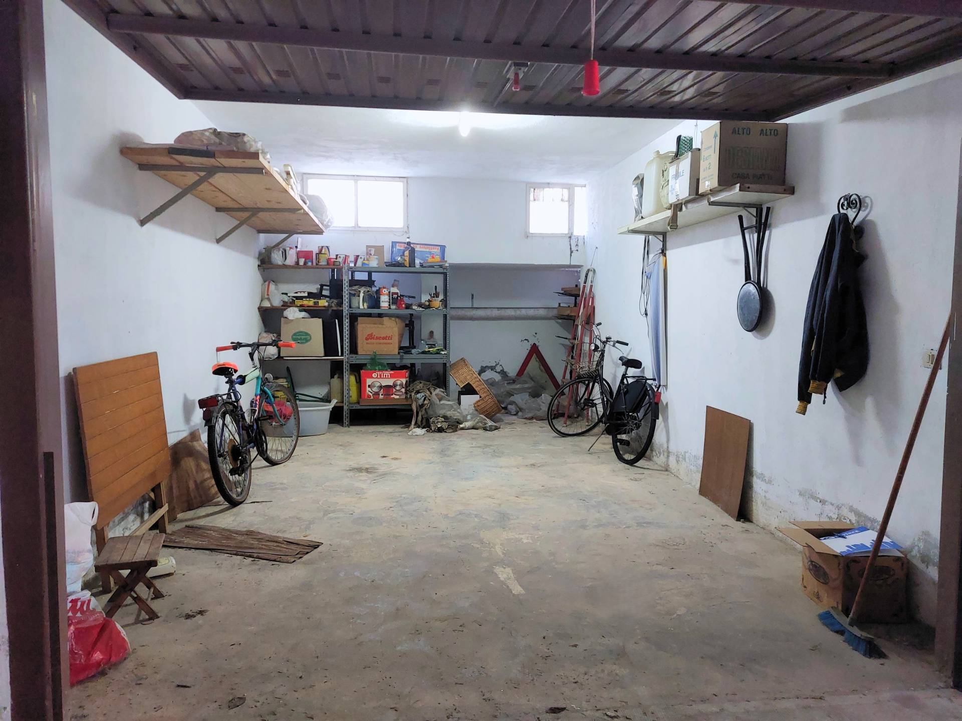 Box o garage in vendita a Diano Marina