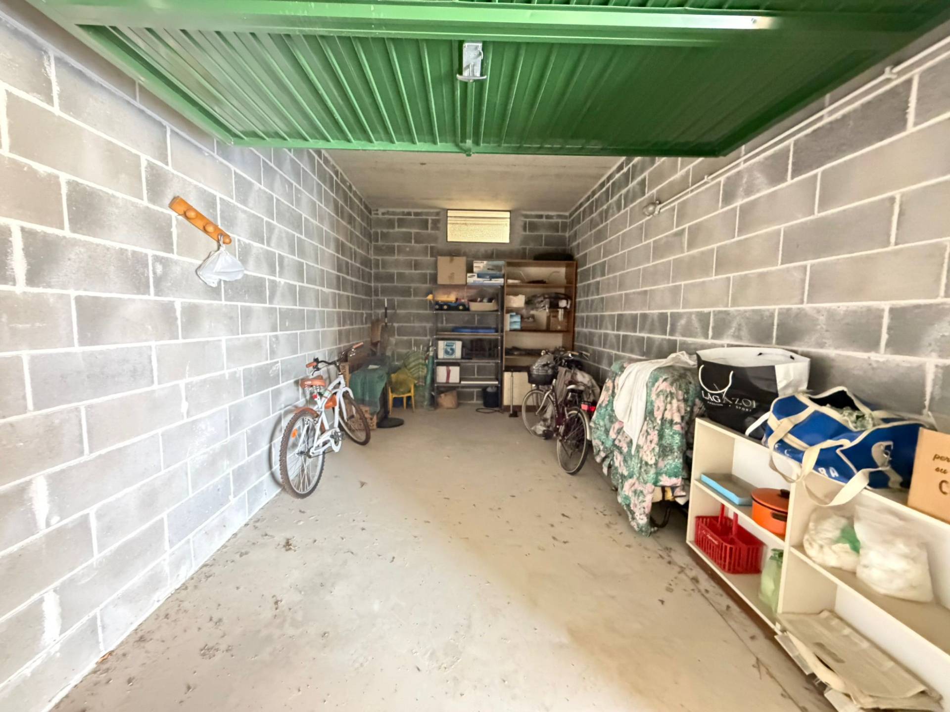Box o garage in vendita a Diano Castello