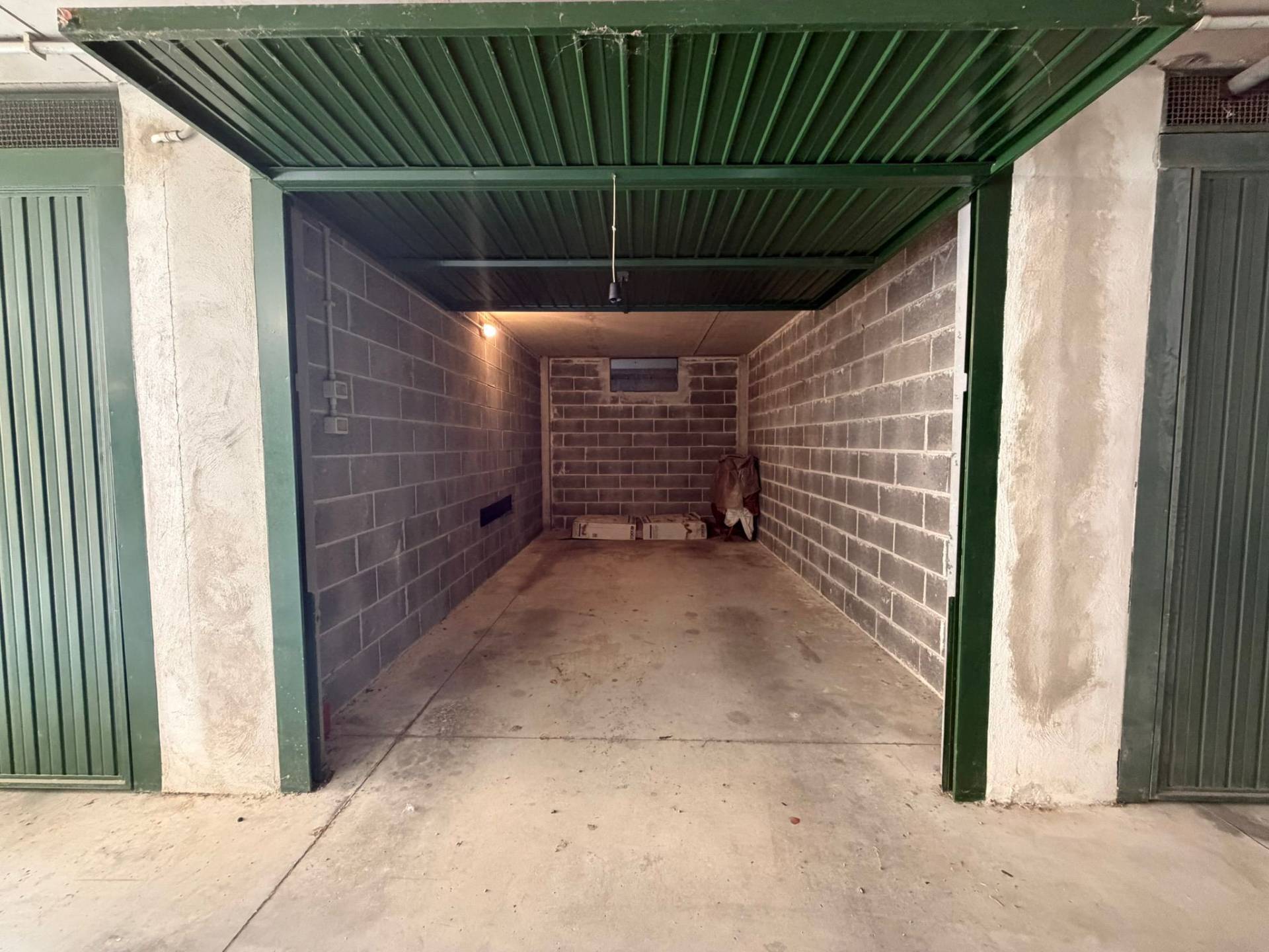 Box o garage in vendita a Diano Castello