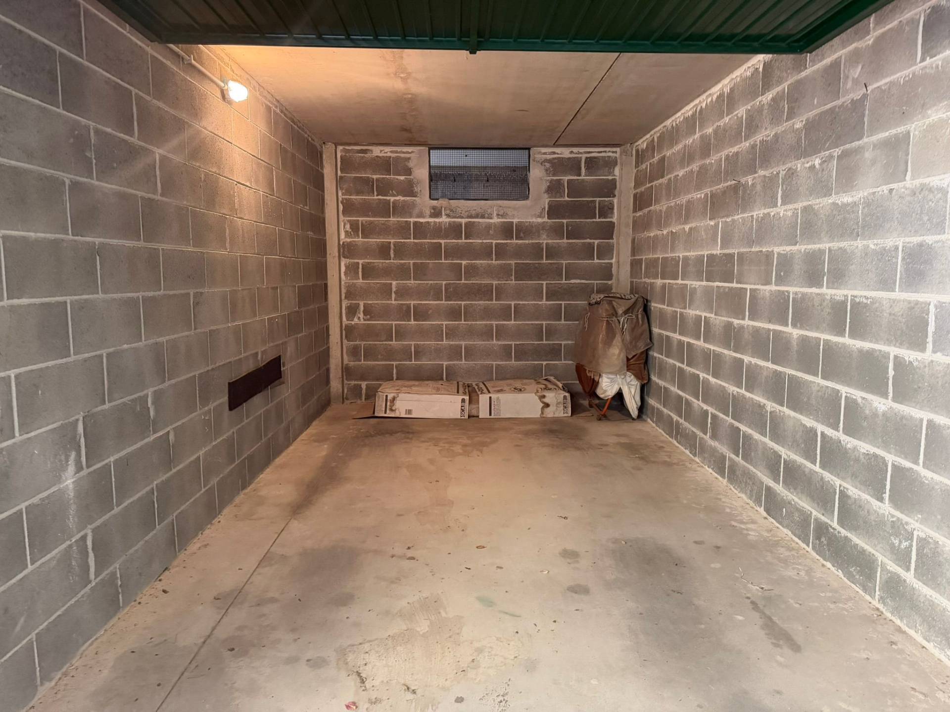 Box o garage in vendita a Diano Castello