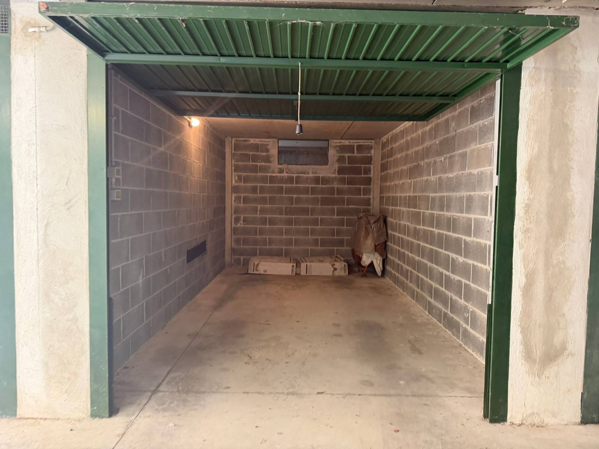 Box o garage in vendita a Diano Castello