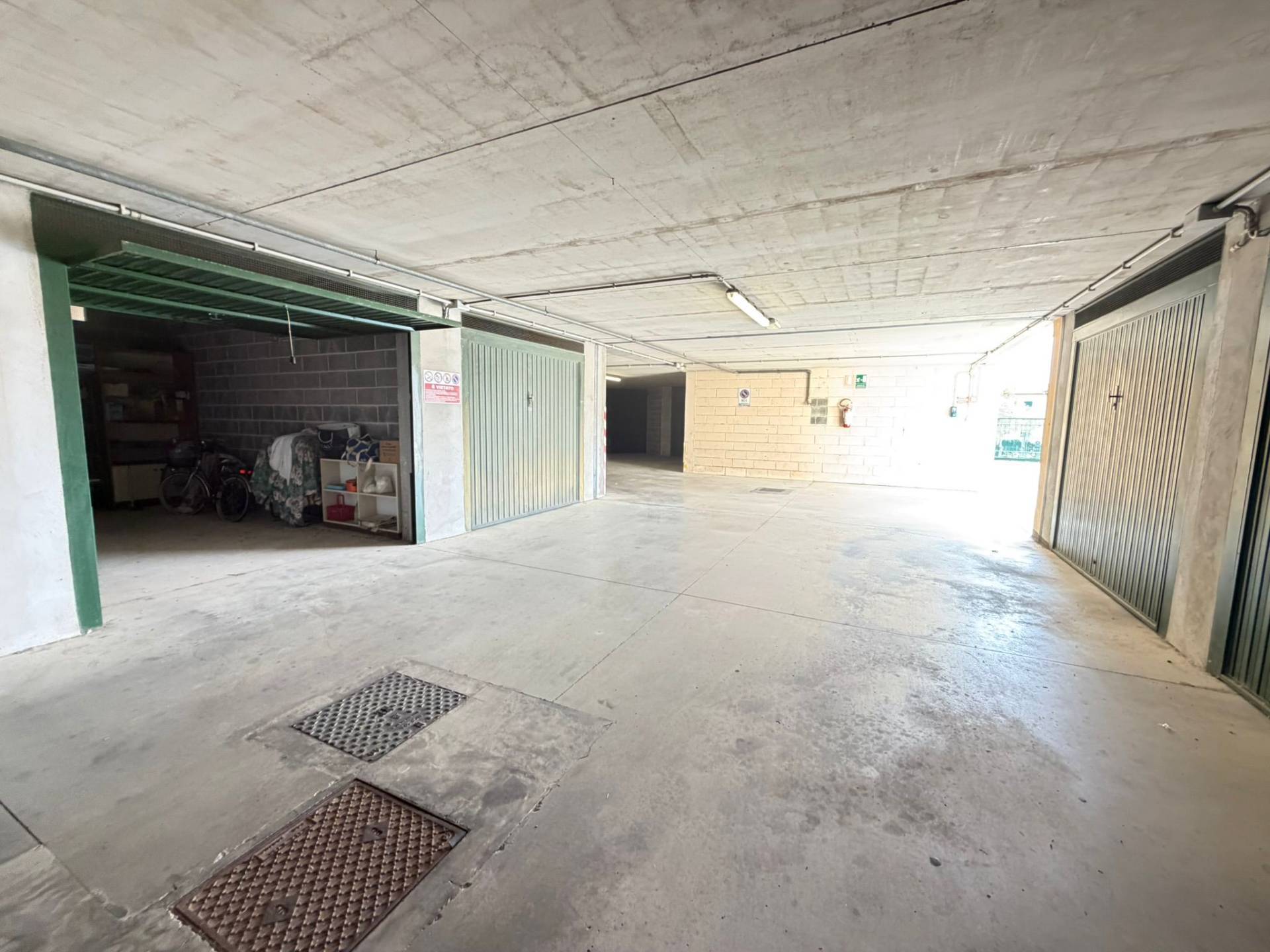 Box o garage in vendita a Diano Castello