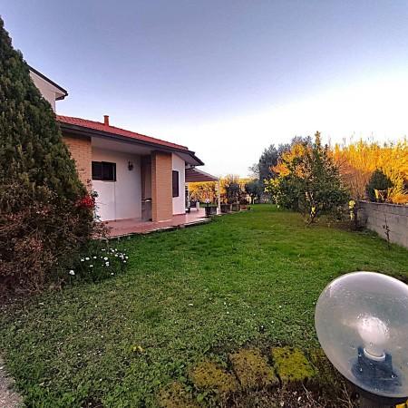Villa Bifamiliare con giardino, Cascina visignano