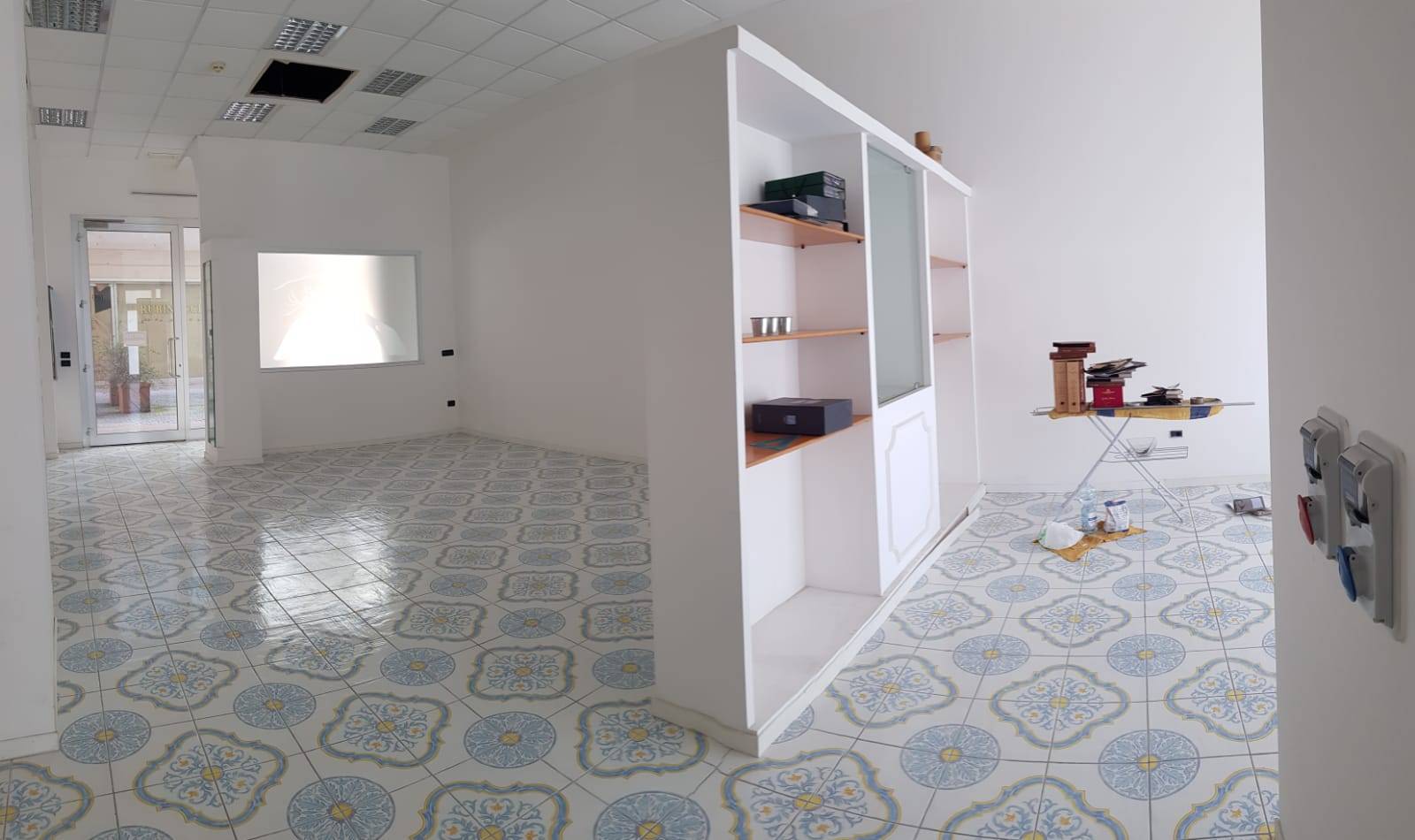 Locale commerciale in vendita a Marcianise